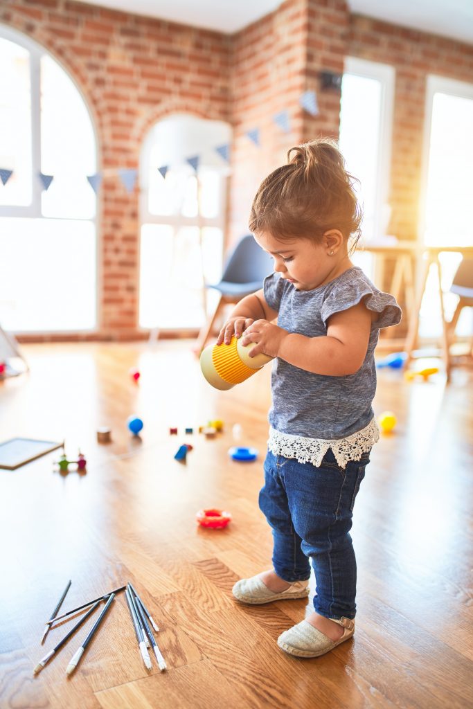 Comment aménager une salle de jeux montessori ?